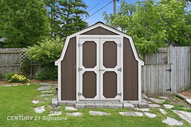 1226 Clearview Drive, Flushing, MI 48433