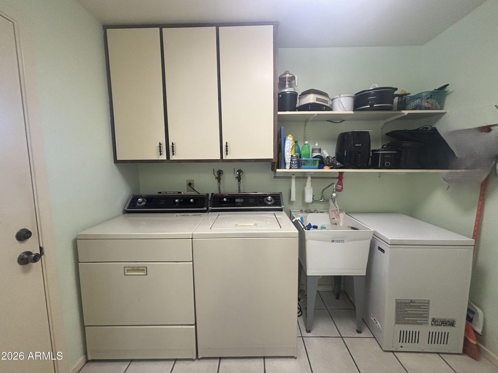 Image 20 of property listing at 829 S ROANOKE --, Mesa, AZ 85206