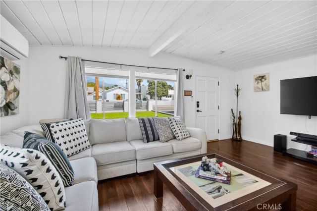 10831 Odell, Sunland, CA 91040