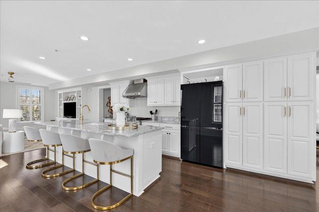 69 Morris Street Apt 301, Charleston, SC 29403