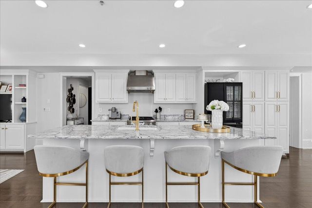 69 Morris Street Apt 301, Charleston, SC 29403