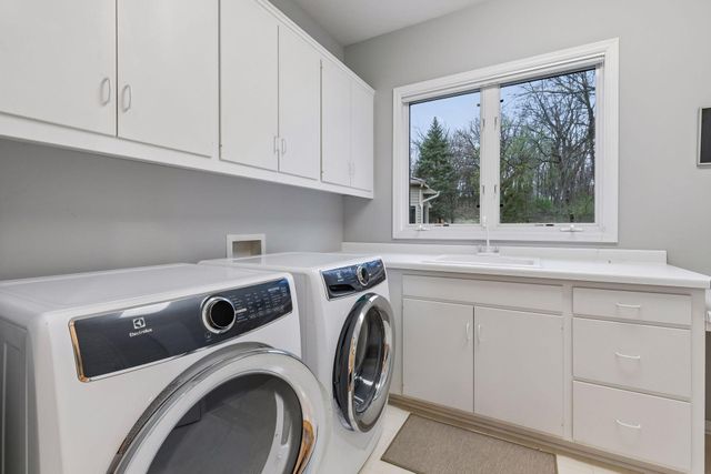 6954 Kenmare Drive, Bloomington, MN 55438