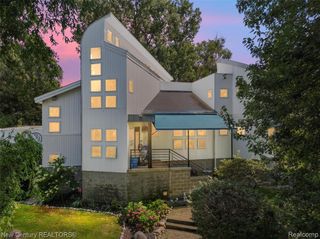 275 Angola Street, Wolverine Lake, MI 48390