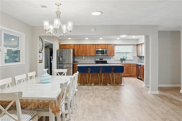 18 Marvin DR, Hampton, VA 23666