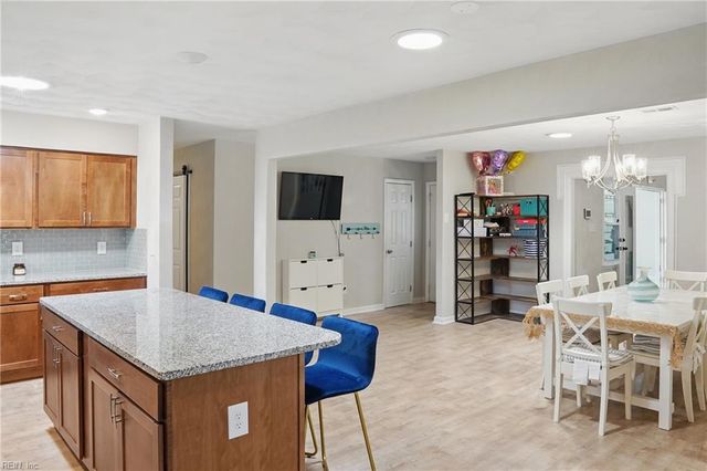 18 Marvin DR, Hampton, VA 23666