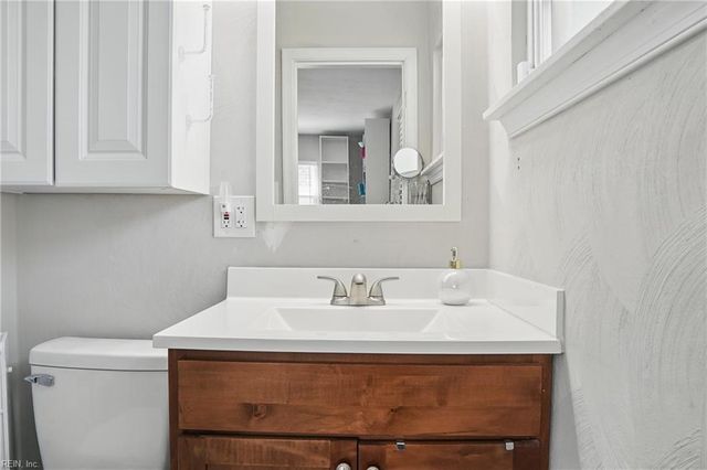 18 Marvin DR, Hampton, VA 23666