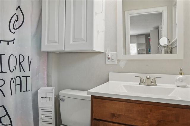 18 Marvin DR, Hampton, VA 23666