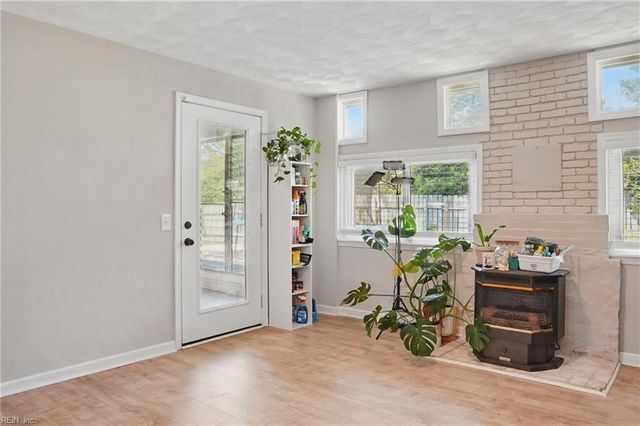18 Marvin DR, Hampton, VA 23666