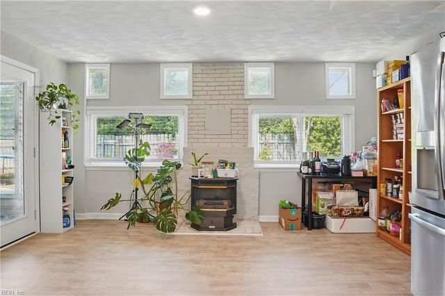 18 Marvin DR, Hampton, VA 23666
