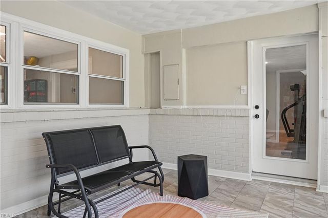 18 Marvin DR, Hampton, VA 23666