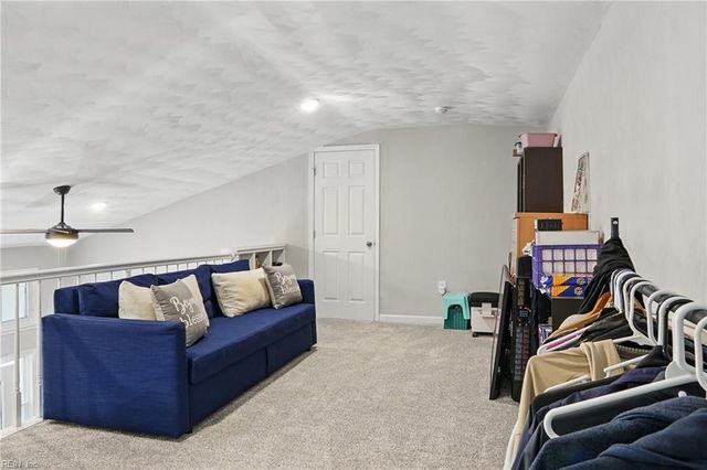 18 Marvin DR, Hampton, VA 23666