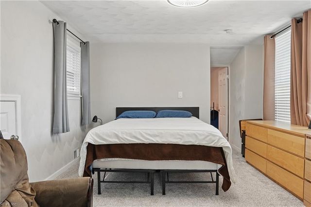 18 Marvin DR, Hampton, VA 23666