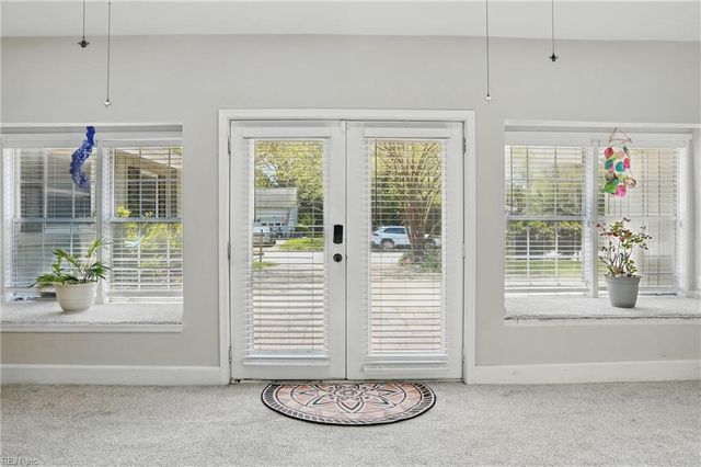 18 Marvin DR, Hampton, VA 23666