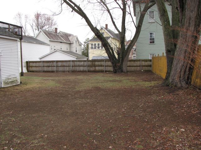 3 McIlvin St Apt A, Manchester, NH 03103