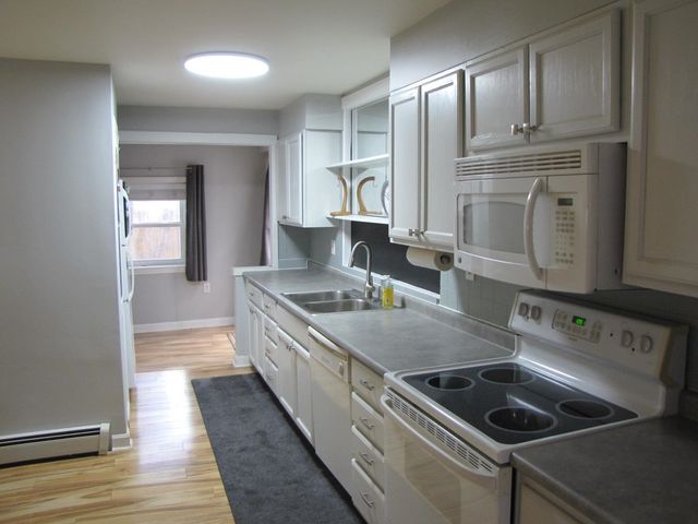 3 McIlvin St Apt A, Manchester, NH 03103