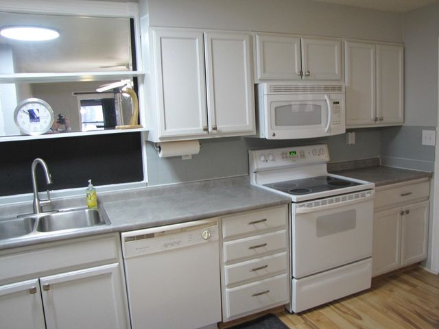 3 McIlvin St Apt A, Manchester, NH 03103