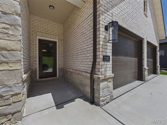 2291 Pelham Lane, Maryville, IL 62062