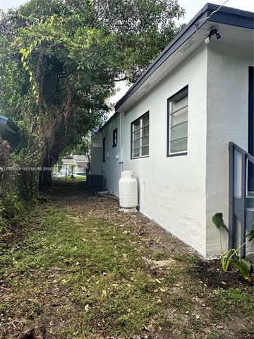 1836 NW 33rd St, Miami, FL 33142