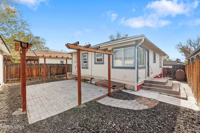 1756 F Street, Sparks, NV 89431