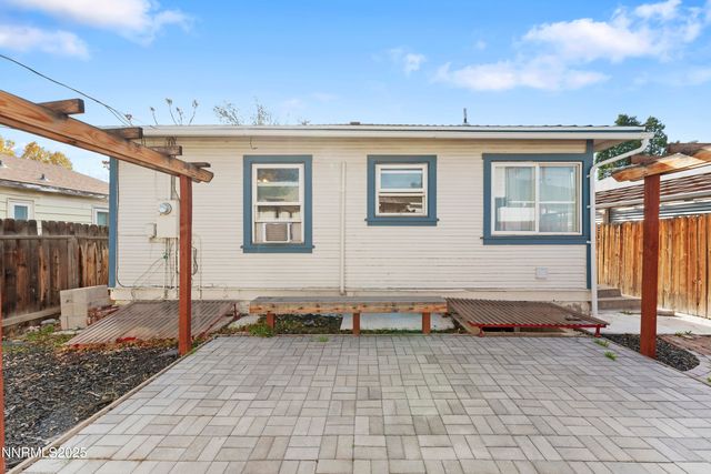 1756 F Street, Sparks, NV 89431