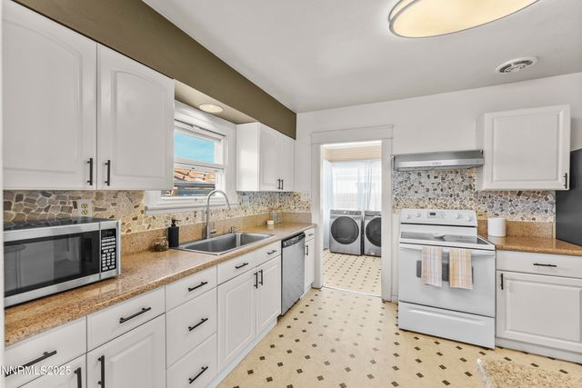 1756 F Street, Sparks, NV 89431