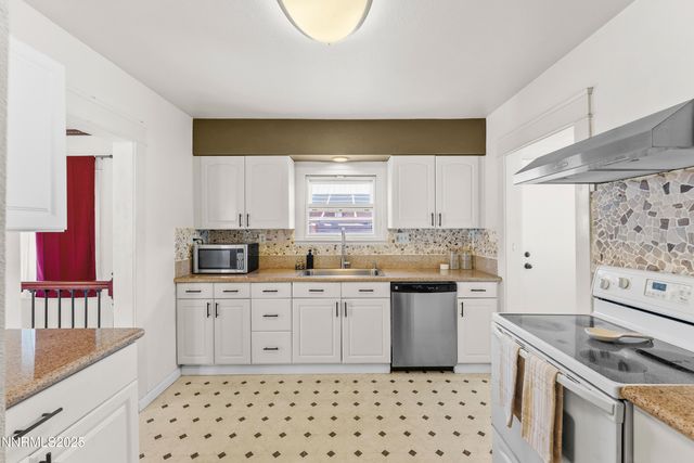 1756 F Street, Sparks, NV 89431