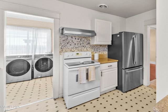 1756 F Street, Sparks, NV 89431