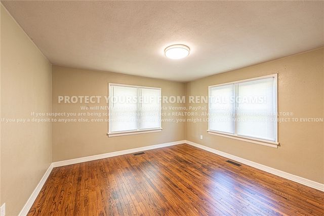 1323 N Garland Avenue, Fayetteville, AR 72703