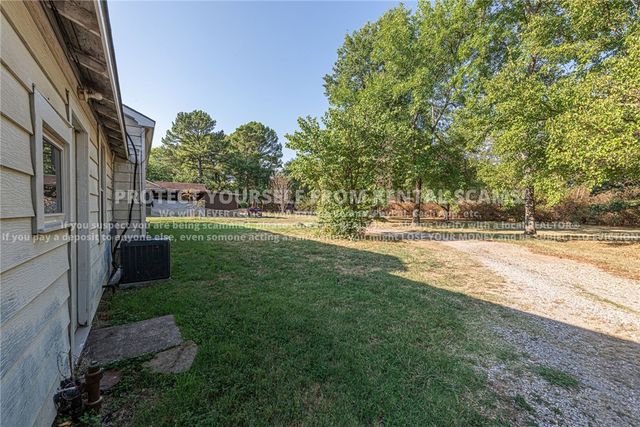 1323 N Garland Avenue, Fayetteville, AR 72703