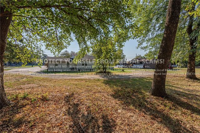 1323 N Garland Avenue, Fayetteville, AR 72703