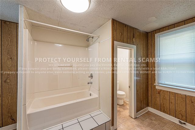 1323 N Garland Avenue, Fayetteville, AR 72703