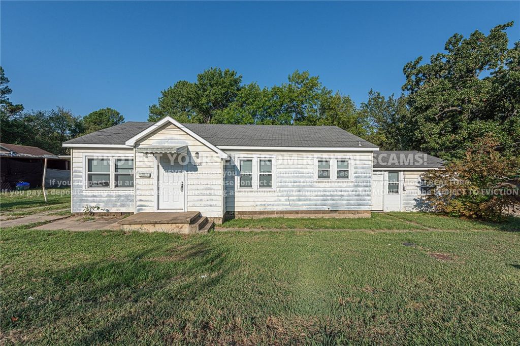 1323 N Garland Avenue, Fayetteville, AR 72703