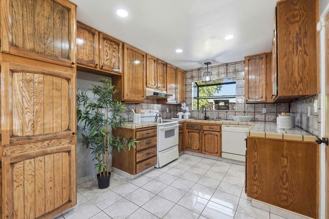 8440 Diane Ct, Gilroy, CA 95020