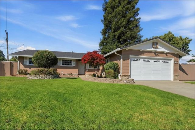 8440 Diane Ct, Gilroy, CA 95020