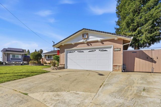 8440 Diane Ct, Gilroy, CA 95020
