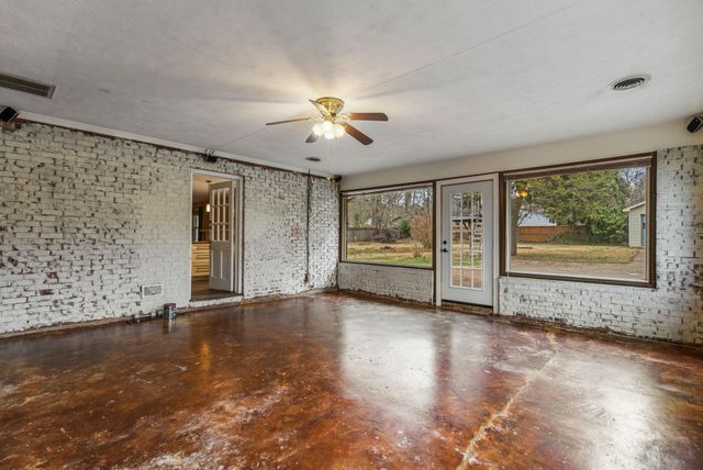 108 Duval Dr, Spartanburg, SC 29307