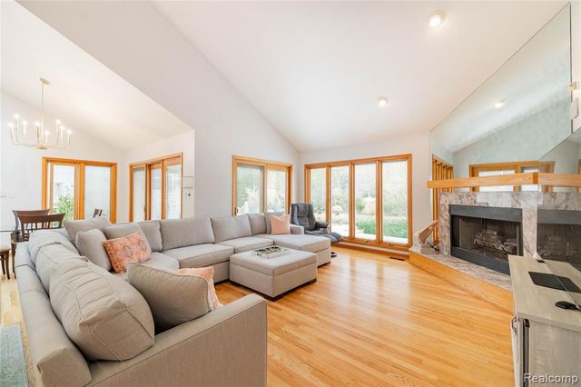 29462 East River Road, Grosse Ile, MI 48138