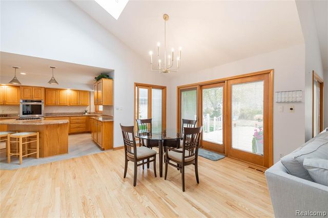 29462 East River Road, Grosse Ile, MI 48138