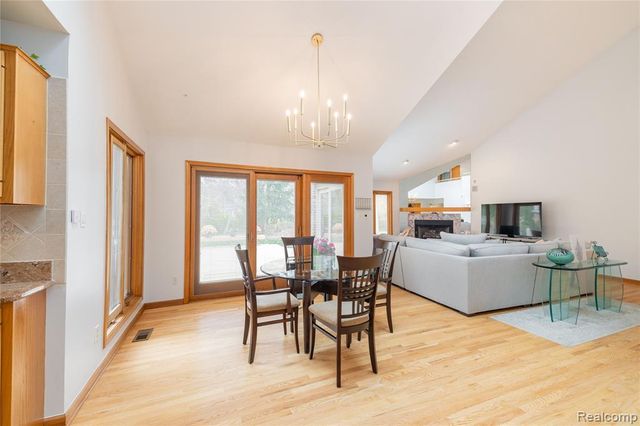 29462 East River Road, Grosse Ile, MI 48138