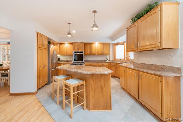 29462 East River Road, Grosse Ile, MI 48138