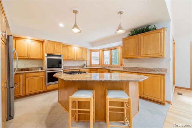 29462 East River Road, Grosse Ile, MI 48138