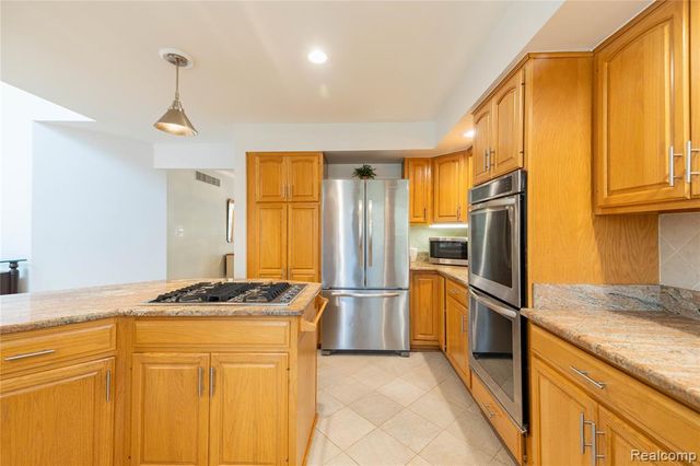 29462 East River Road, Grosse Ile, MI 48138