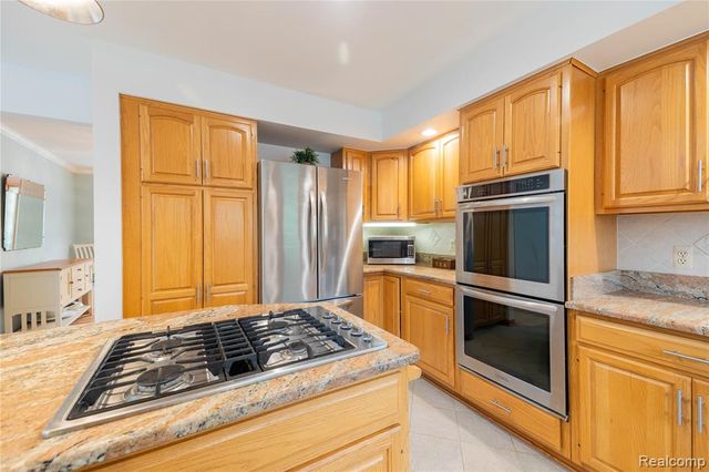 29462 East River Road, Grosse Ile, MI 48138