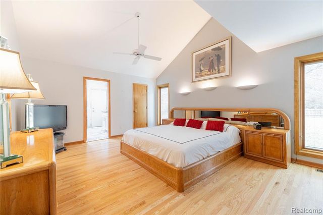 29462 East River Road, Grosse Ile, MI 48138