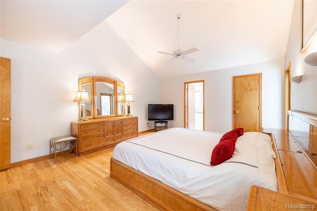 29462 East River Road, Grosse Ile, MI 48138