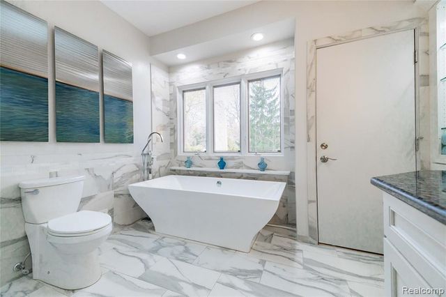 29462 East River Road, Grosse Ile, MI 48138