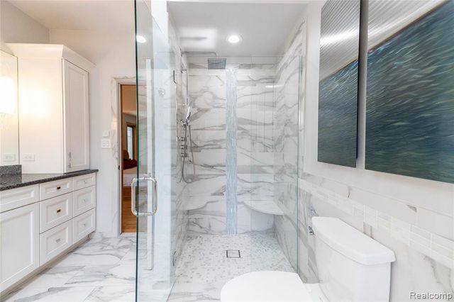 29462 East River Road, Grosse Ile, MI 48138