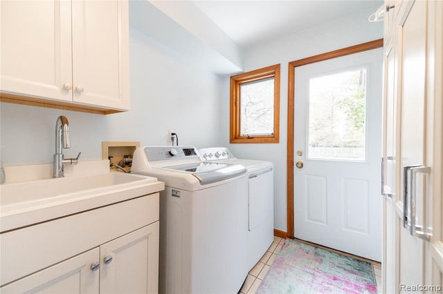 29462 East River Road, Grosse Ile, MI 48138