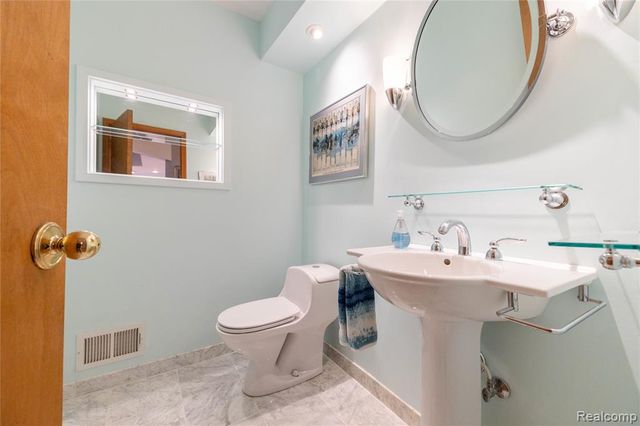 29462 East River Road, Grosse Ile, MI 48138