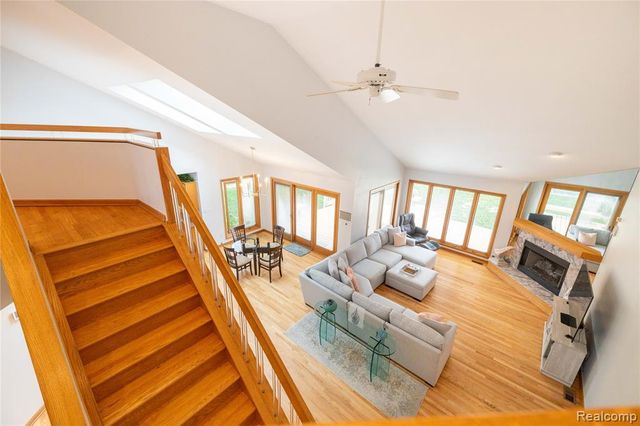 29462 East River Road, Grosse Ile, MI 48138